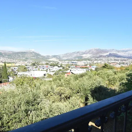 Appartement 3 Km Outside The Historical Centre