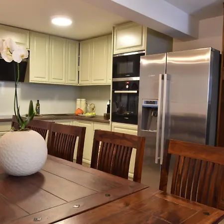 Appartement 3 Km Outside The Historical Centre *